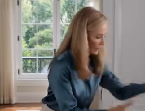 Sønnen min ga meg et ultimatum i mitt eget hus: enten betal ned konas gjeld på 500 000 dollar, eller dra. Jeg nikket bare, pakket en koffert og dro før daggry. Først da brevene ble sendt ett etter ett, forsto de at min stillhet aldri hadde vært synonymt med overgivelse.