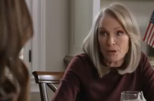 På Thanksgiving satte mamma fra seg glasset sitt og sa: «Vi kan ikke passe barna dine lenger.» Jeg la gaffelen ved siden av tallerkenen, så på henne og sa: «Jeg forstår. Da må jeg også ta et steg tilbake fra reparasjonene hjemme hos deg.” Så tok jeg jakken min og dro. Neste morgen var telefonen min full av meldinger, og det var tydelig at samtalen ikke hadde endt med dessert.