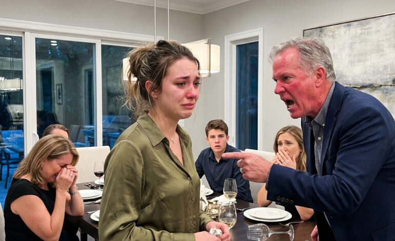 Pappa sa: «Du er den største skammen for denne familien.» Alle vendte seg mot meg. Jeg reiste meg. “Perfekt. Da slett meg også fra testamentet ditt.” Han kastet brillene sine. Alle sluttet å puste.