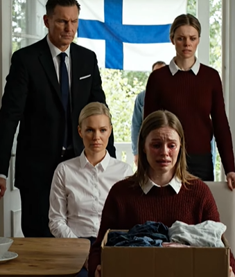 ÄITINI SANOI: “VELJESI TULEE KAHDEN LAPSENSA KANSSA ASUMAAN MEILLE, JOTEN SINUN TÄYTYY LÄHTEÄ, SINÄ LOINEN.” VASTASIN: “VITSAILETKO?” ÄITINI NAUROI. “EI, OLEN TOSISSANI.” EN SANONUT MITÄÄN JA KÄVELIN POIS. SEURAAVANA AAMUNA… 53 VASTAAMATONTA PUHELUA.